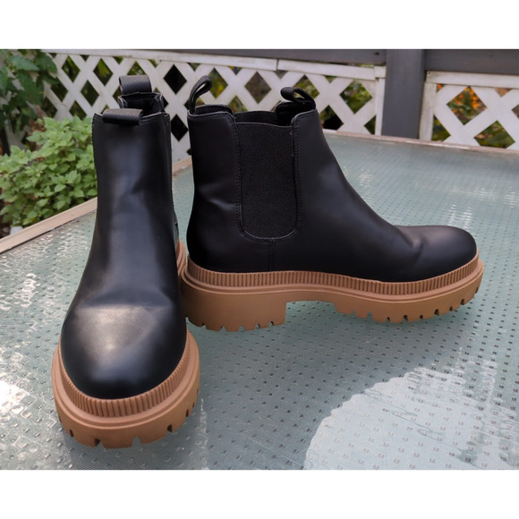 H&M Black Chunky Chelsea Boots Sz 8 Leather Tan Platform Lug Sole Ankle Boot - Picture 7 of 8
